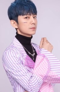何美男
