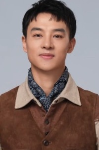 尹像